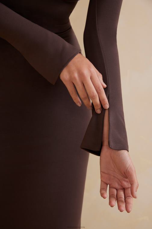 nők Oh Polly csokoládé gelisa szögletes nyakú, hosszú ujjú maxiruha 6F8P8270